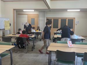 子どもたちが勉強している様子