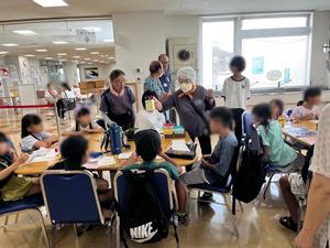 講師が参加者に説明している様子