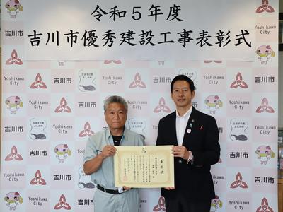 左から、株式会社加藤日本店 永瀬 裕之様と市長との写真
