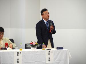 選評を伝える佐川光晴氏