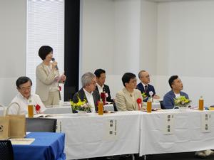 選評を伝える戸張利恵氏
