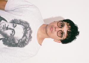 構成・脚色・演出を担当する人の写真