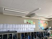 教室に設置されたエアコン