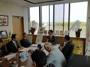 市長と越谷県土整備事務所担当者