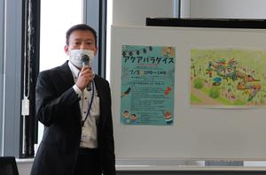 定例記者会見の様子