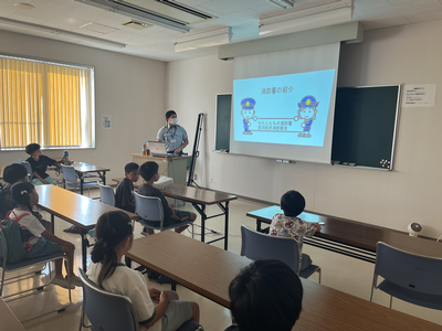 講師が消防署について説明している様子