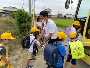 三輪野江小学校臨時スクールバス視察の様子