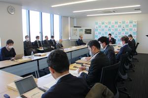 定例記者会見の様子