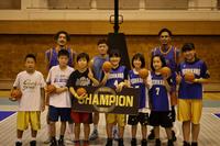 3×3（スリーエックススリー）大会で優勝した吉川ミニバスケットボール（男女）と越谷アルファーズの写真