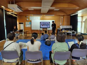 子どもたちが減災の講義を聞いている様子