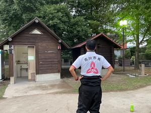 公園トイレ修繕の様子