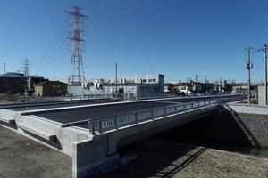 新橋建設の様子