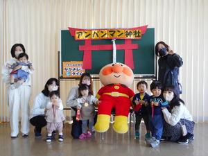 アンパンマン神社の前でハイチーズ！