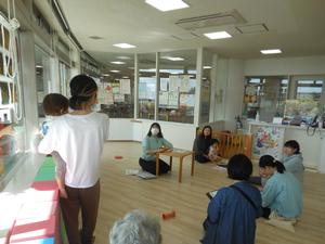 質疑応答で先生に質問している様子
