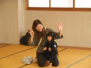 黒猫に仮装した男の子の写真