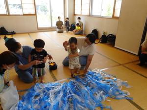 天の川で星釣りをしている様子