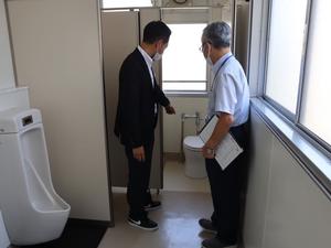 トイレ視察の様子